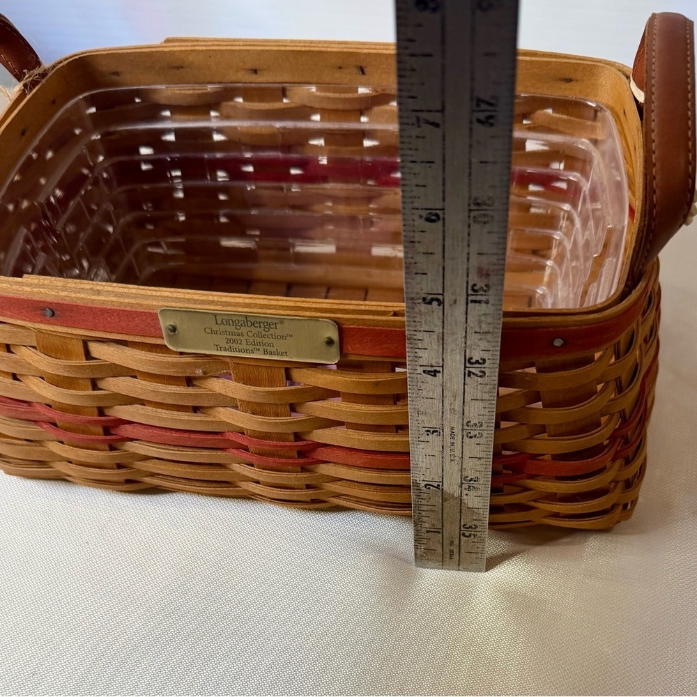 Longaberger Hand Woven Basket with Liner; Excellent condition - Picture 5 of 11